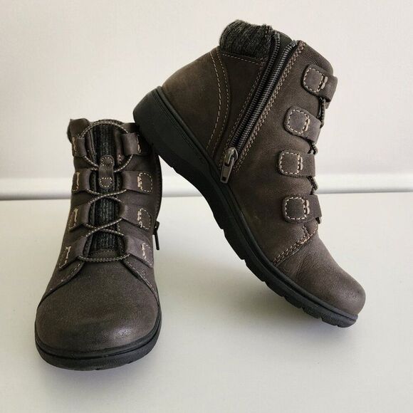 Clarks Carleigh Jade Leather Boot | Women's 6 | Side Zipper Olive Green LIKE NEW - Picture 1 of 10